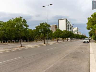 ...mentre andando dritto si viene condotti in via Mazzitelli, il prolungamento di via Matarrese inaugurato una decina di anni fa